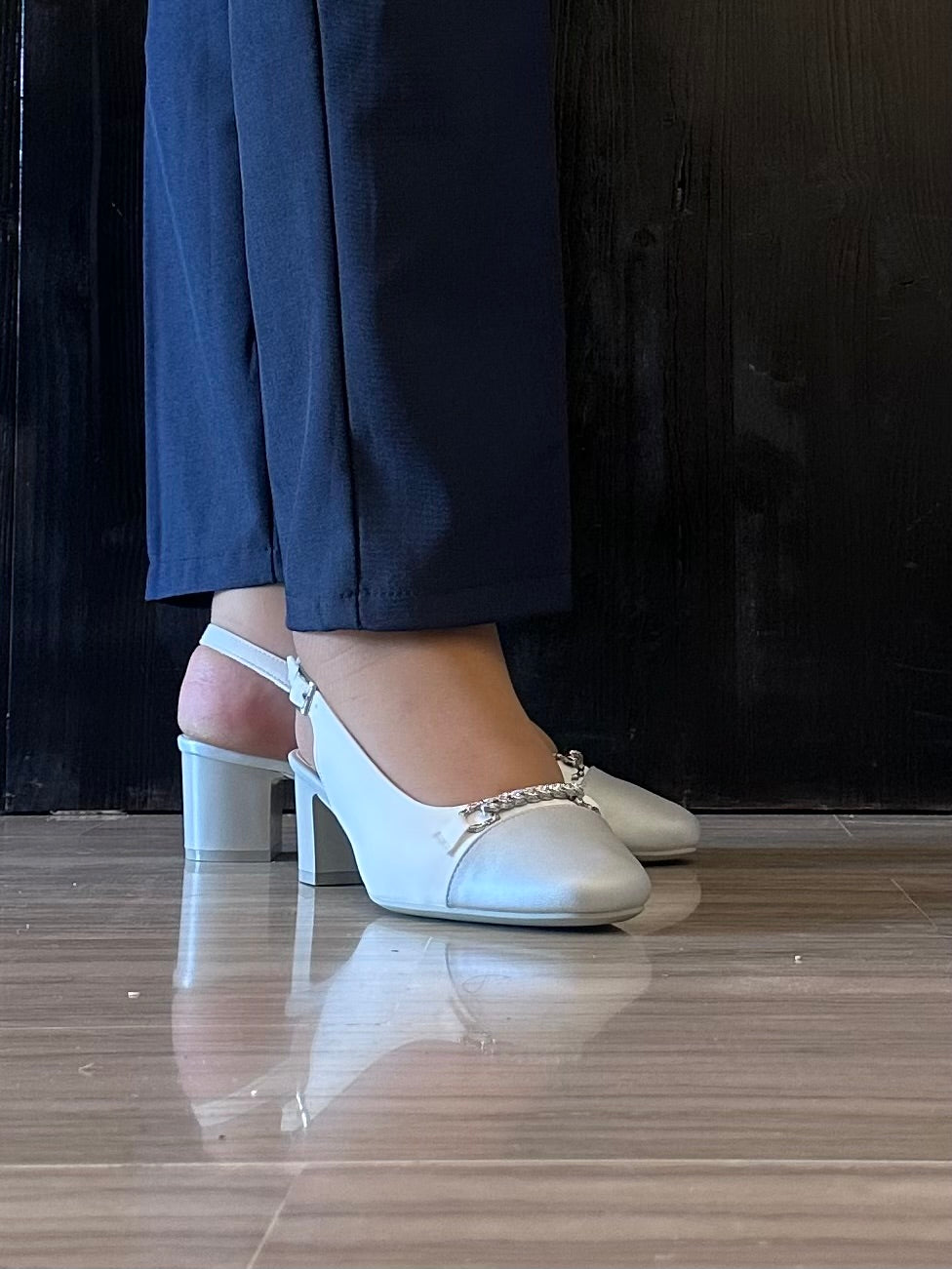 Décolleté Slingback Donna Soft Space Bianca con Catena Gioiello