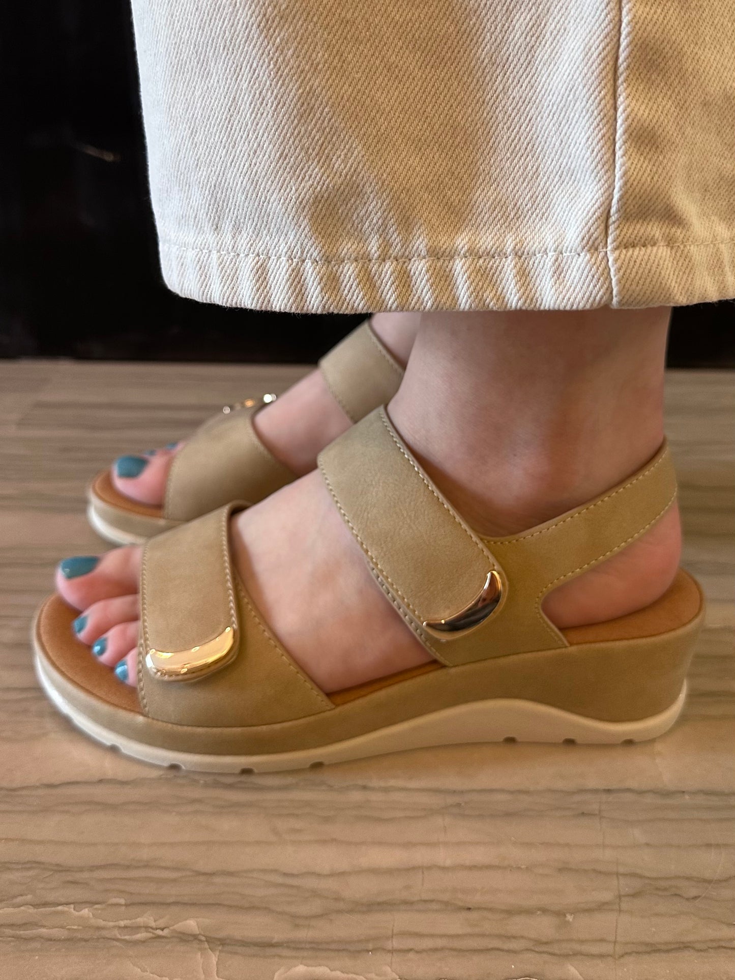 Sandalo Donna Marina Torres Beige con Zeppa Comoda
