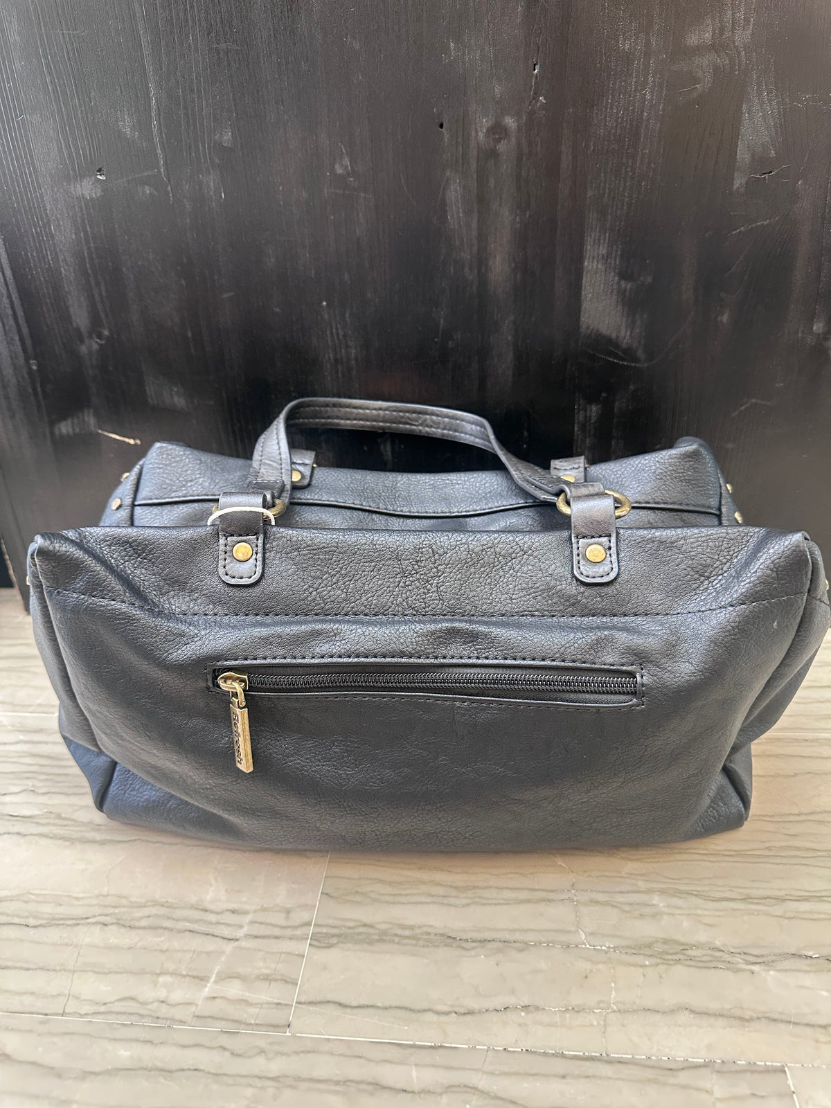 Bauletto Donna Refresh Nero Morbido con Tasche e Dettagli Dorati