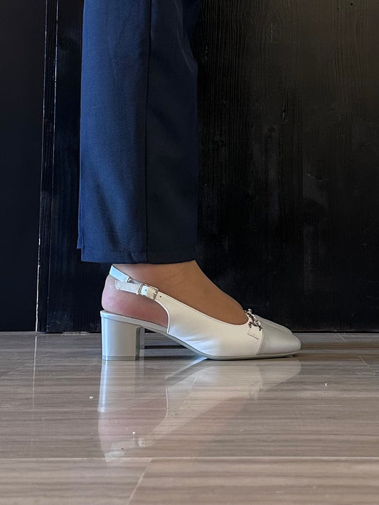 Décolleté Slingback Donna Soft Space Bianca con Catena Gioiello