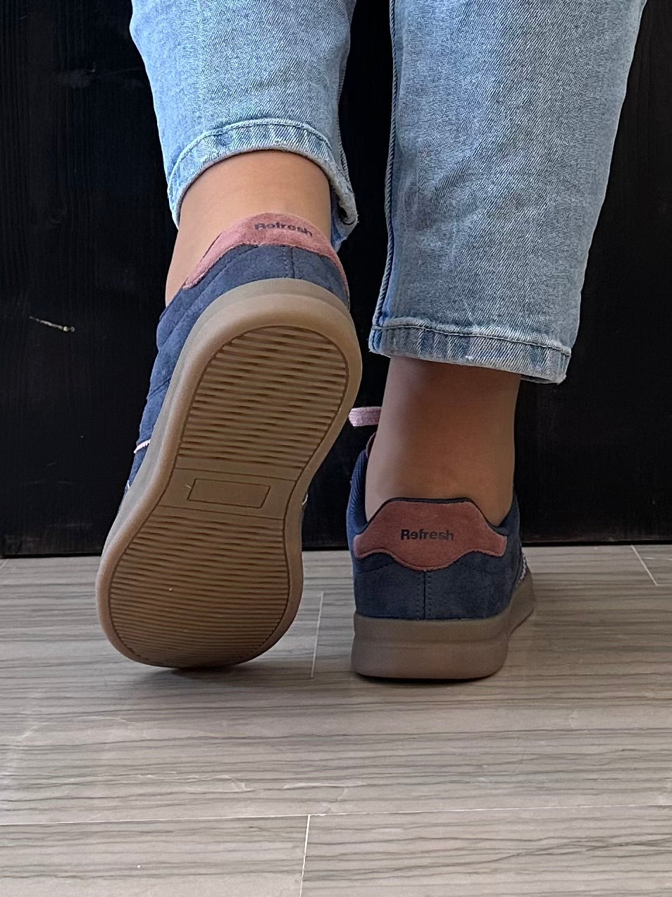 Sneaker donna Refresh blu con dettagli rosa
