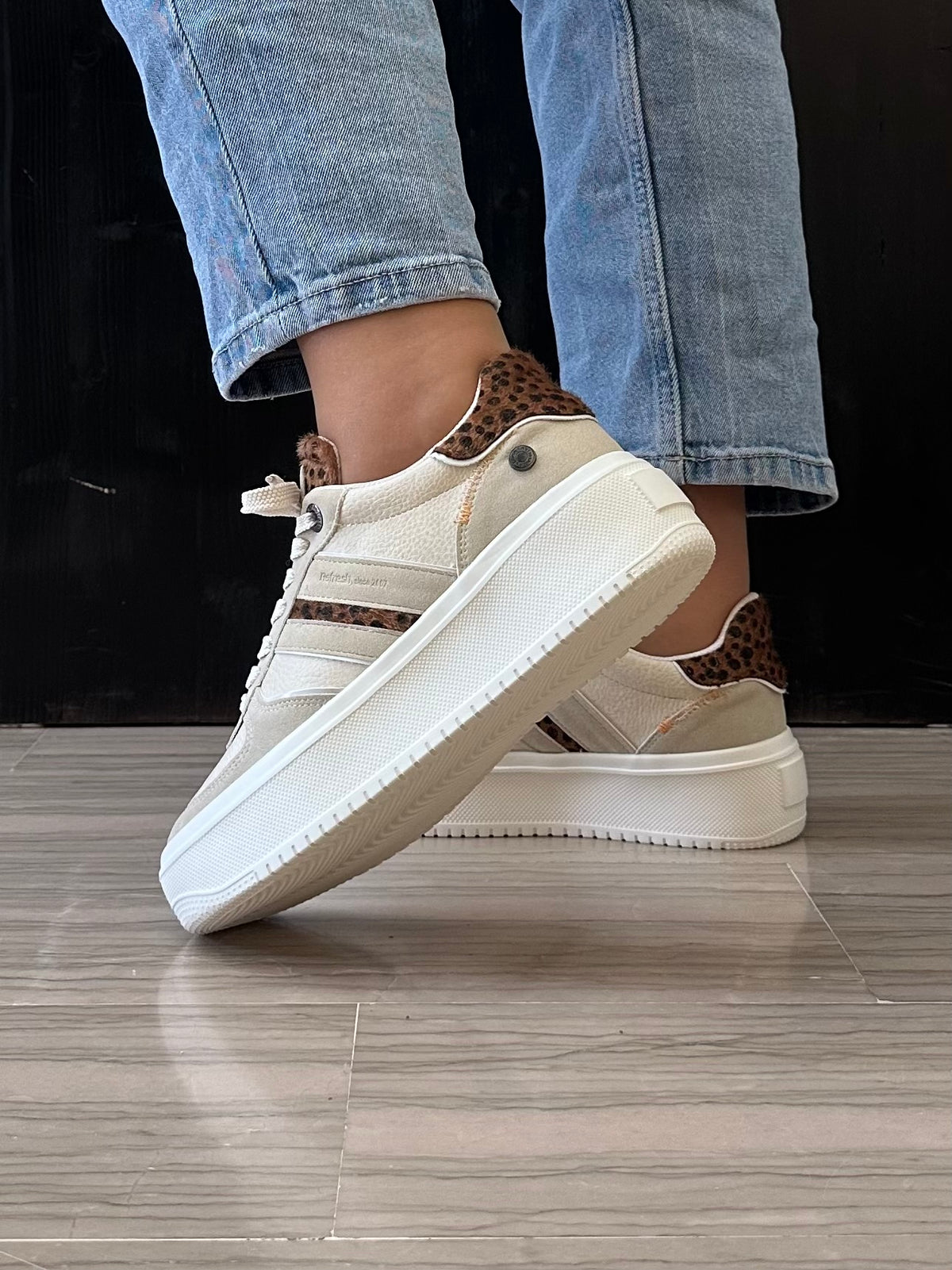 Sneaker donna Refresh beige con dettagli animalier