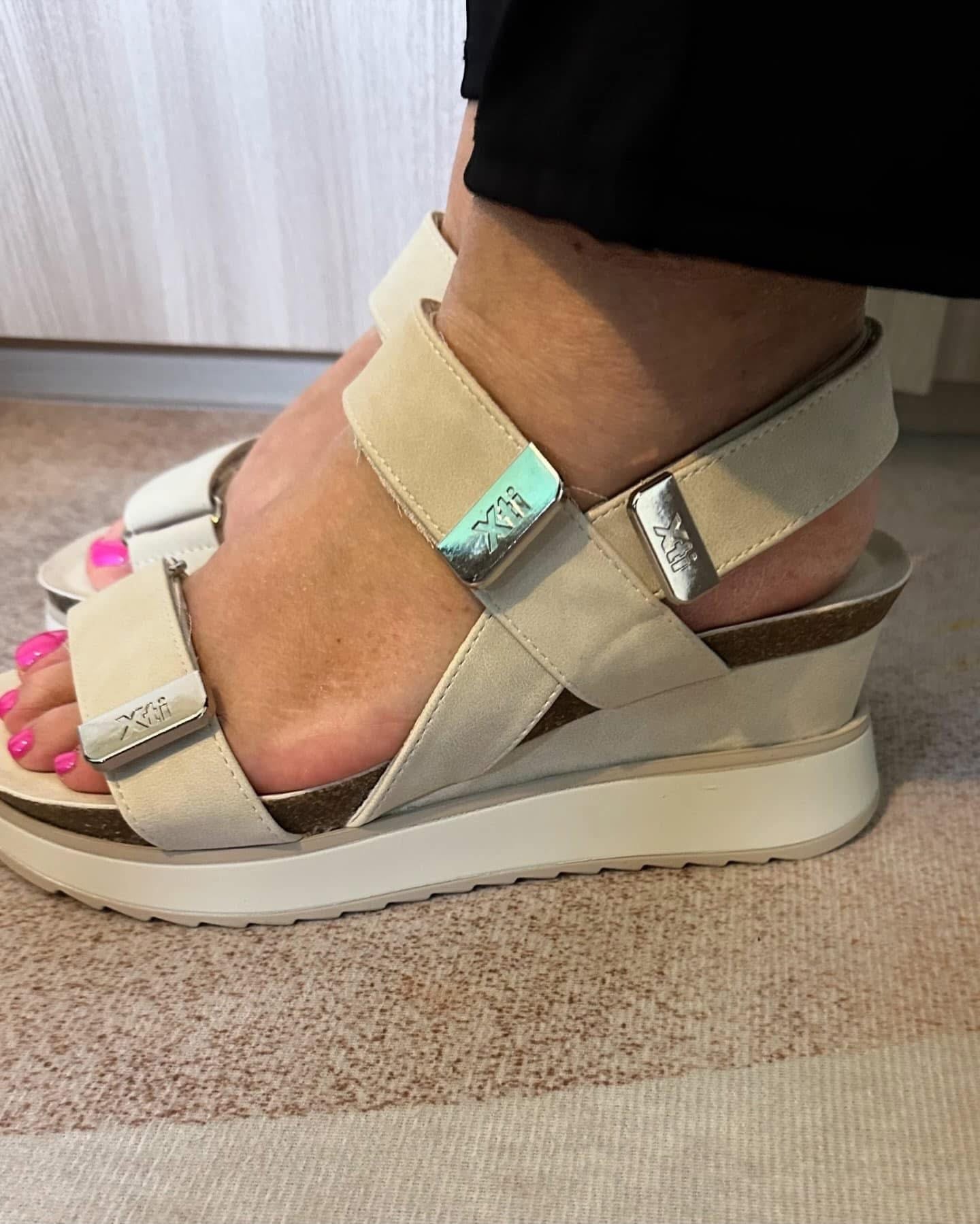 SANDALO XTI DONNA A ZEPPA CON STRAPPO GHIACCIO