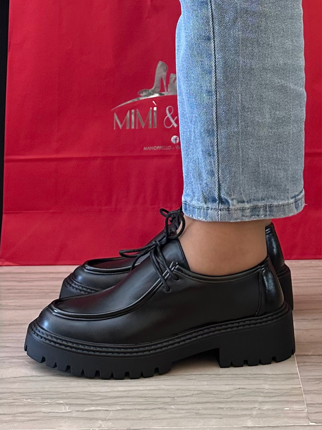 Marina Torres stringata donna nera in similpelle con suola carrarmato