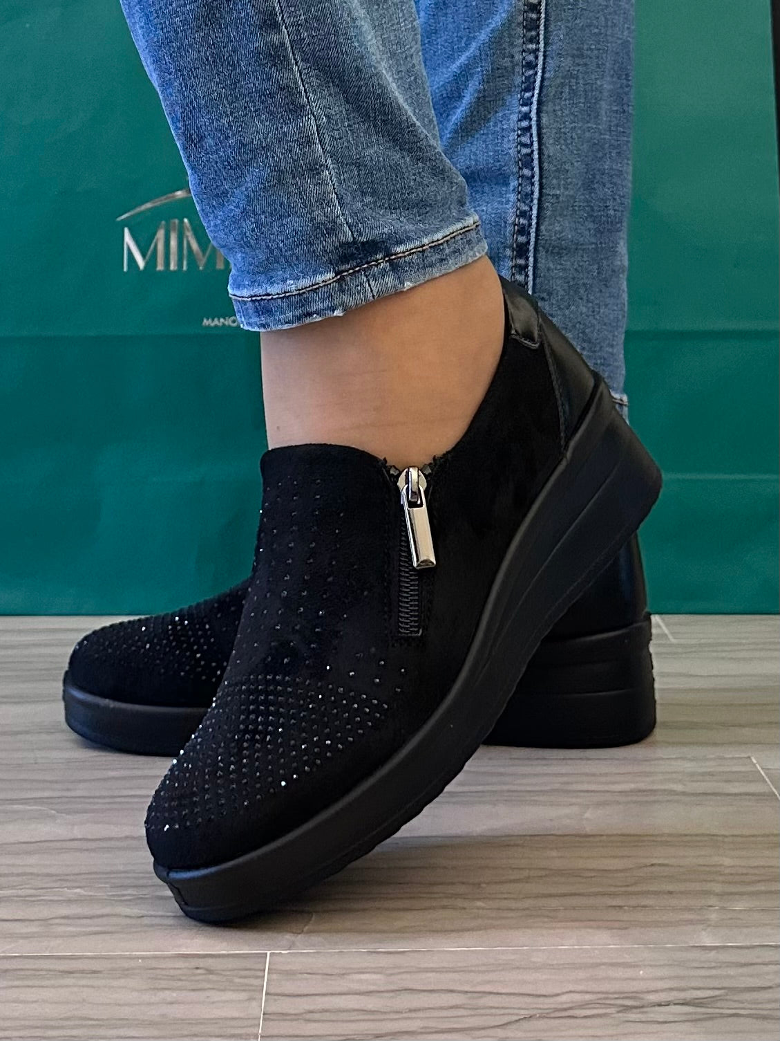 Moenia Sport – Scarpa donna nera con zeppa e strass