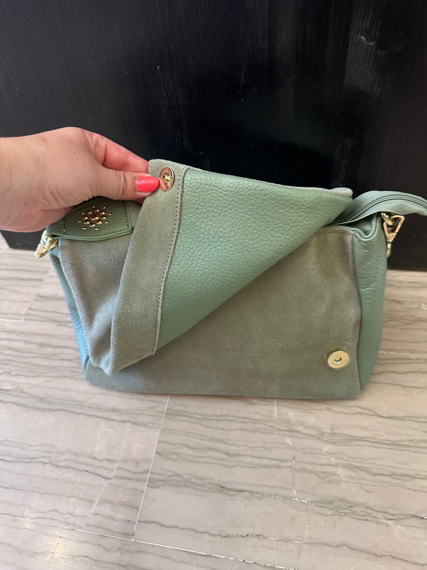 Borsa Carmela in Vera Pelle Verde Salvia – Tracolla Donna Elegante e Versatile