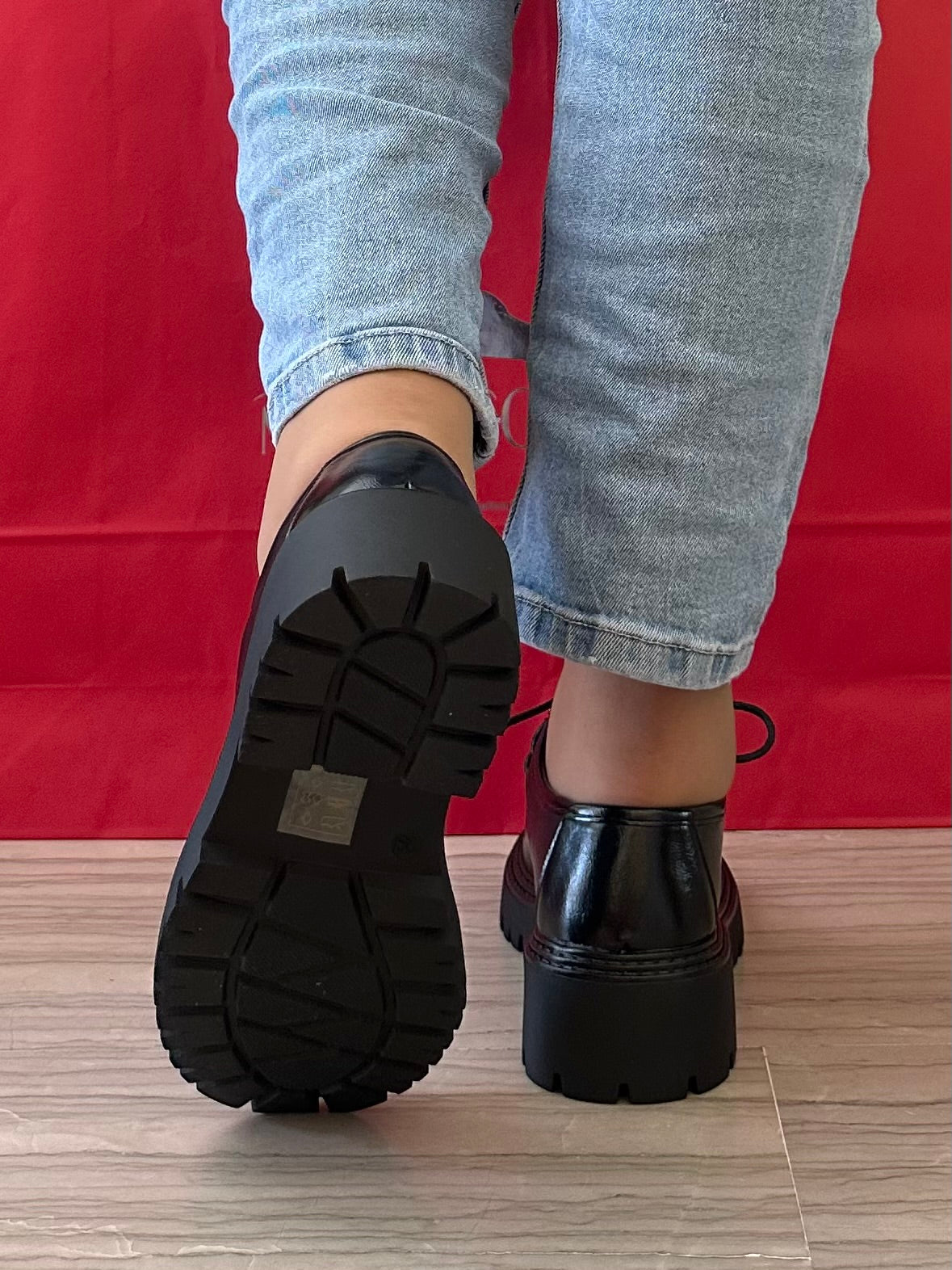 Marina Torres stringata donna nera in similpelle con suola carrarmato