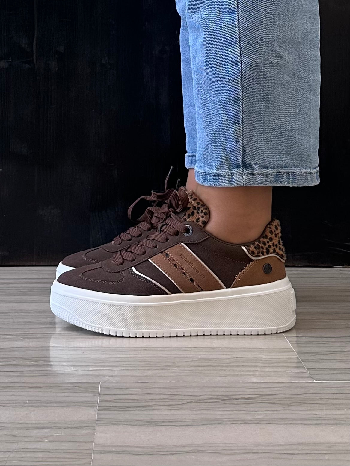 Sneaker donna Refresh marrone con dettagli animalier