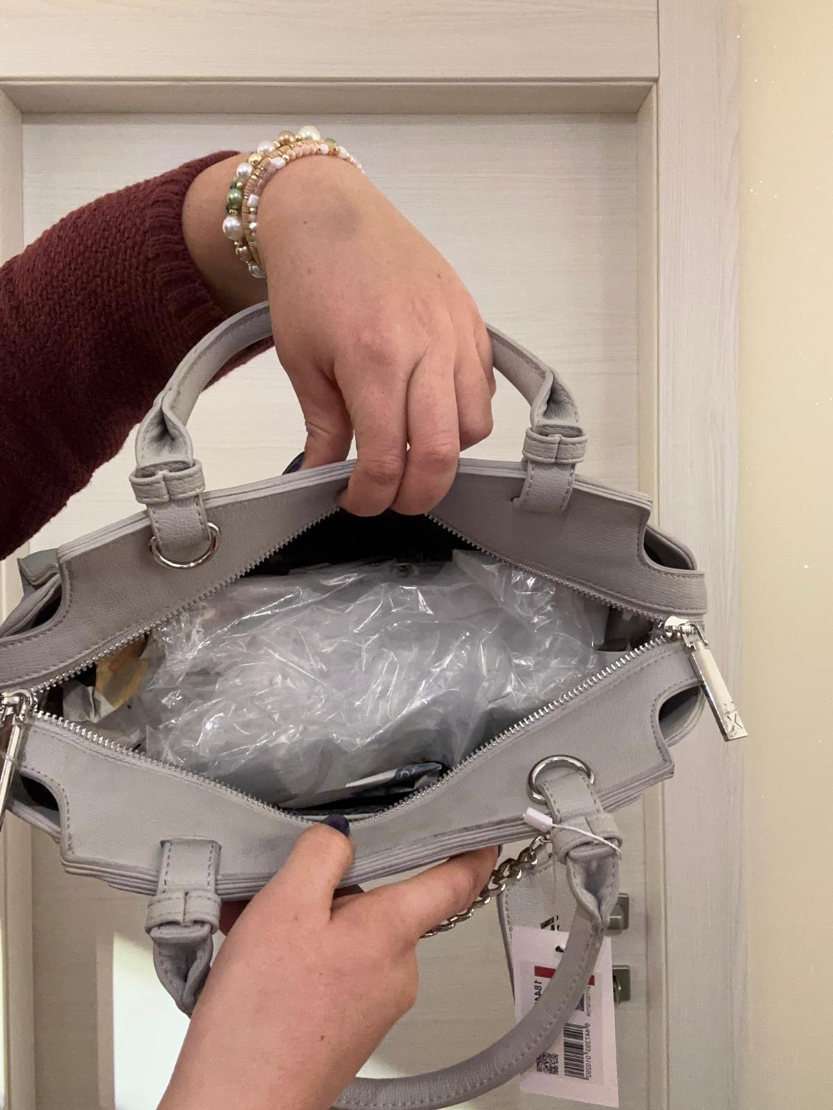 BORSA XTI A MANO GRIGIO CHIARO CON CATENA