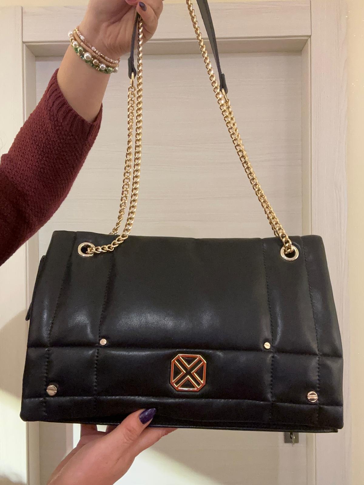 BORSA XTI NERA CON CATENA ORO A SPALLA