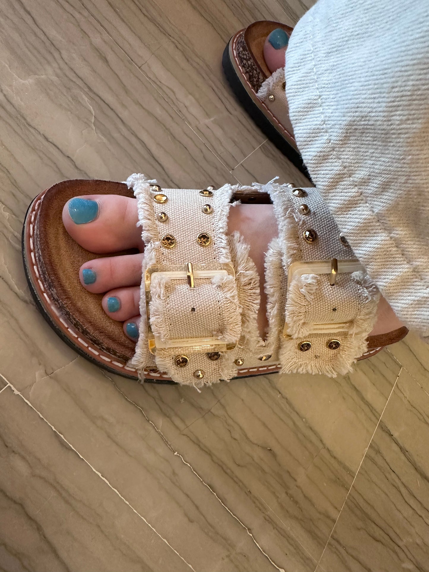 Ciabatta Donna Marina Torres Beige con Borchie e Doppia Fibia