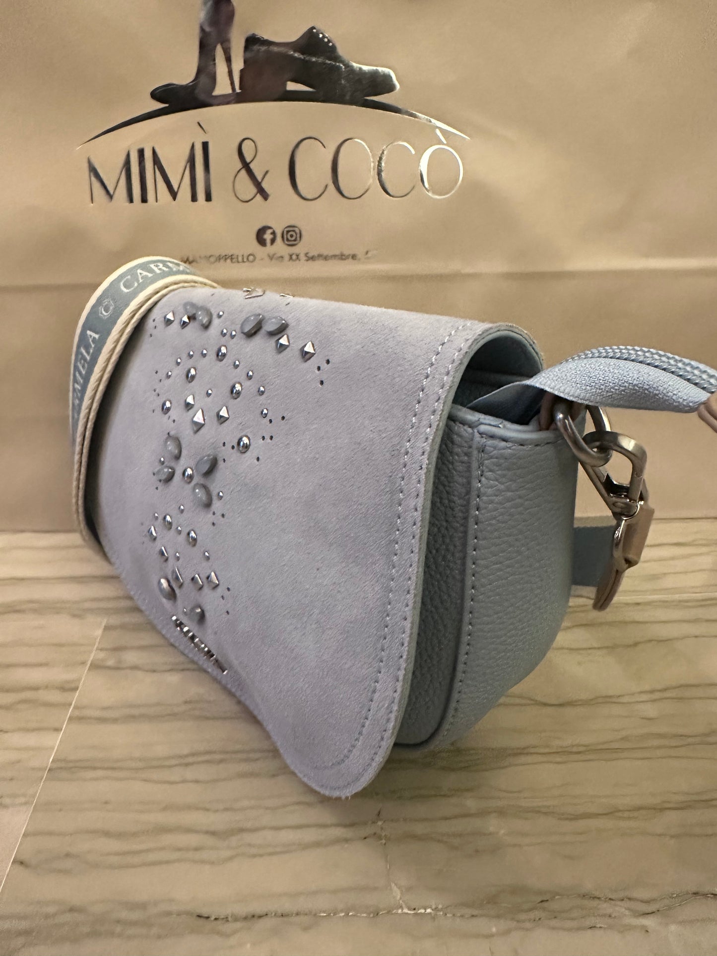 Borsa Carmela Celeste in Pelle – Tracolla Donna Elegante 23 cm