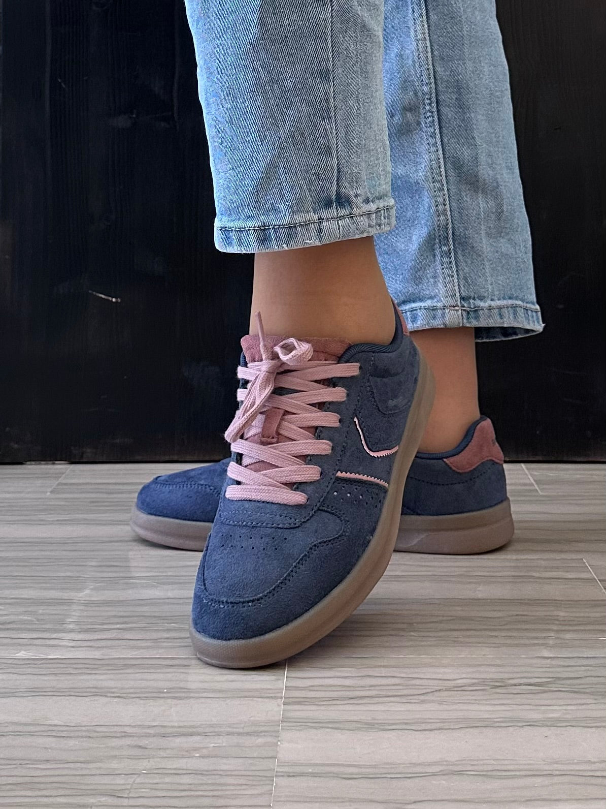 Sneaker donna Refresh blu con dettagli rosa