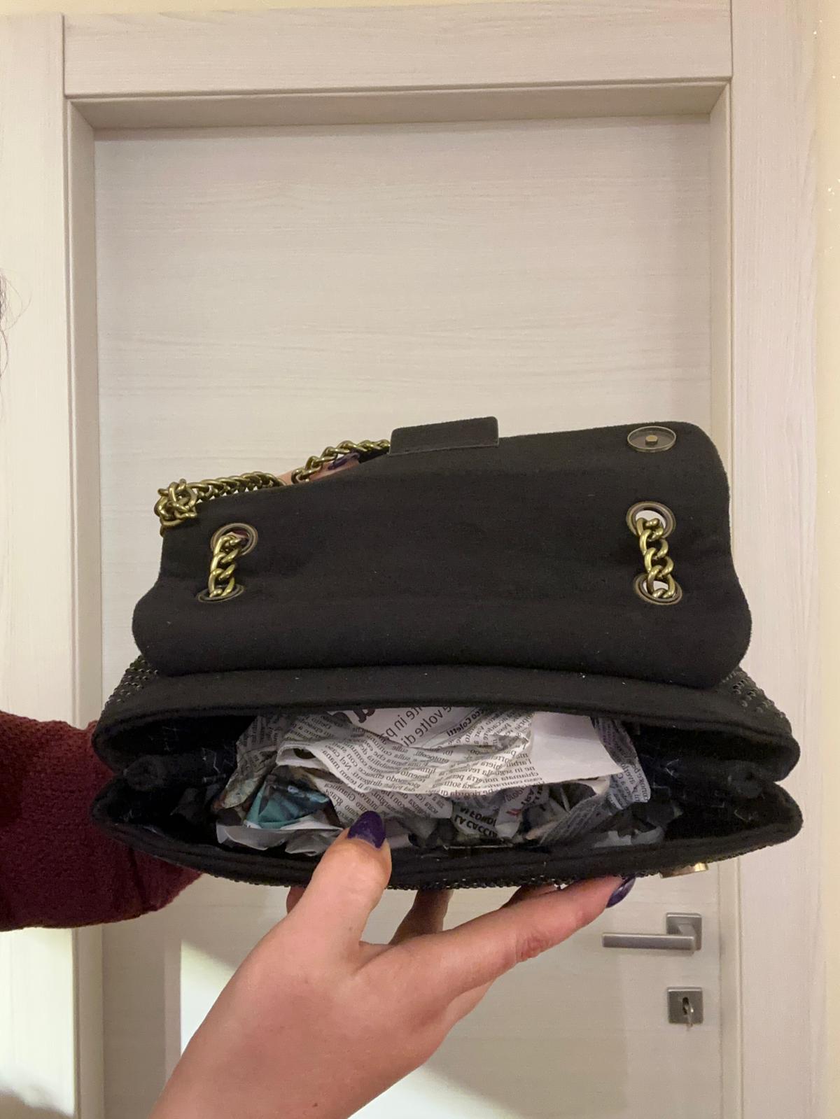 BORSA XTI A TRACOLLA O SPALLA NERA CON STRASS E CATENA ORO