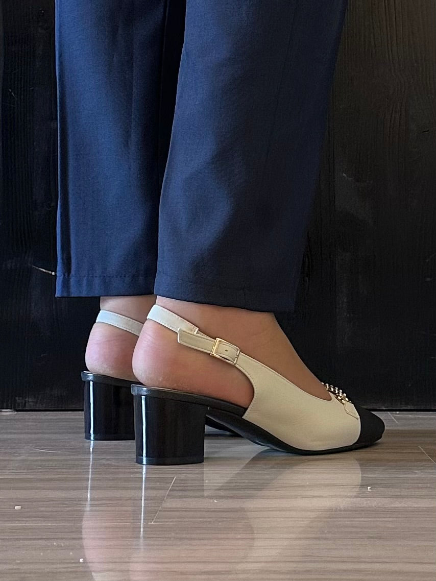 Décolleté Slingback Donna Soft Space Bicolore Beige e Nero con Catena Gioiello