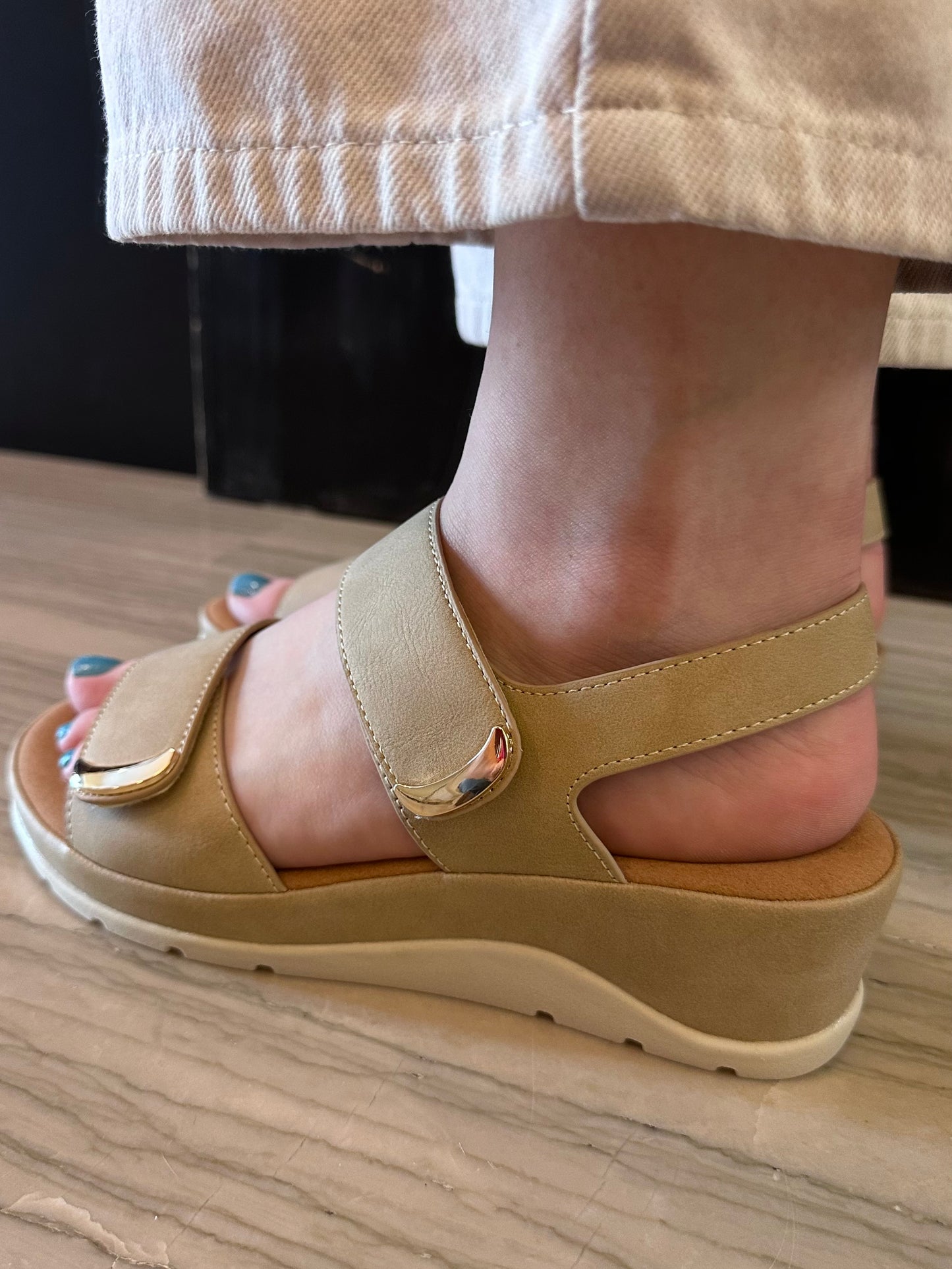 Sandalo Donna Marina Torres Beige con Zeppa Comoda