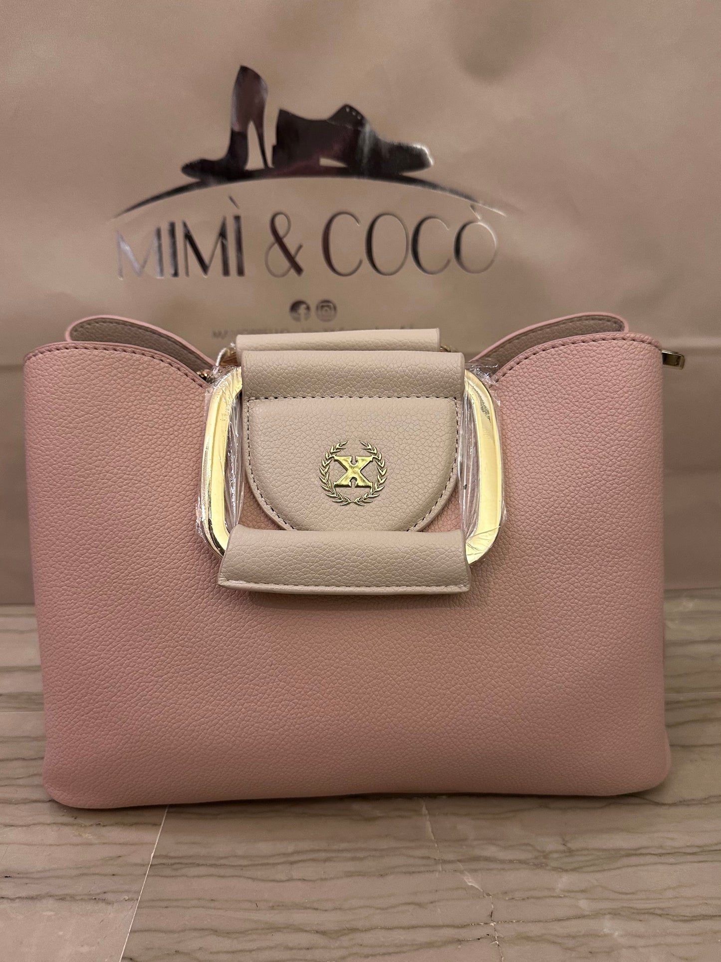 Borsa Rosa XTI a Mano con Dettagli Oro – Handbag Elegante 26 cm