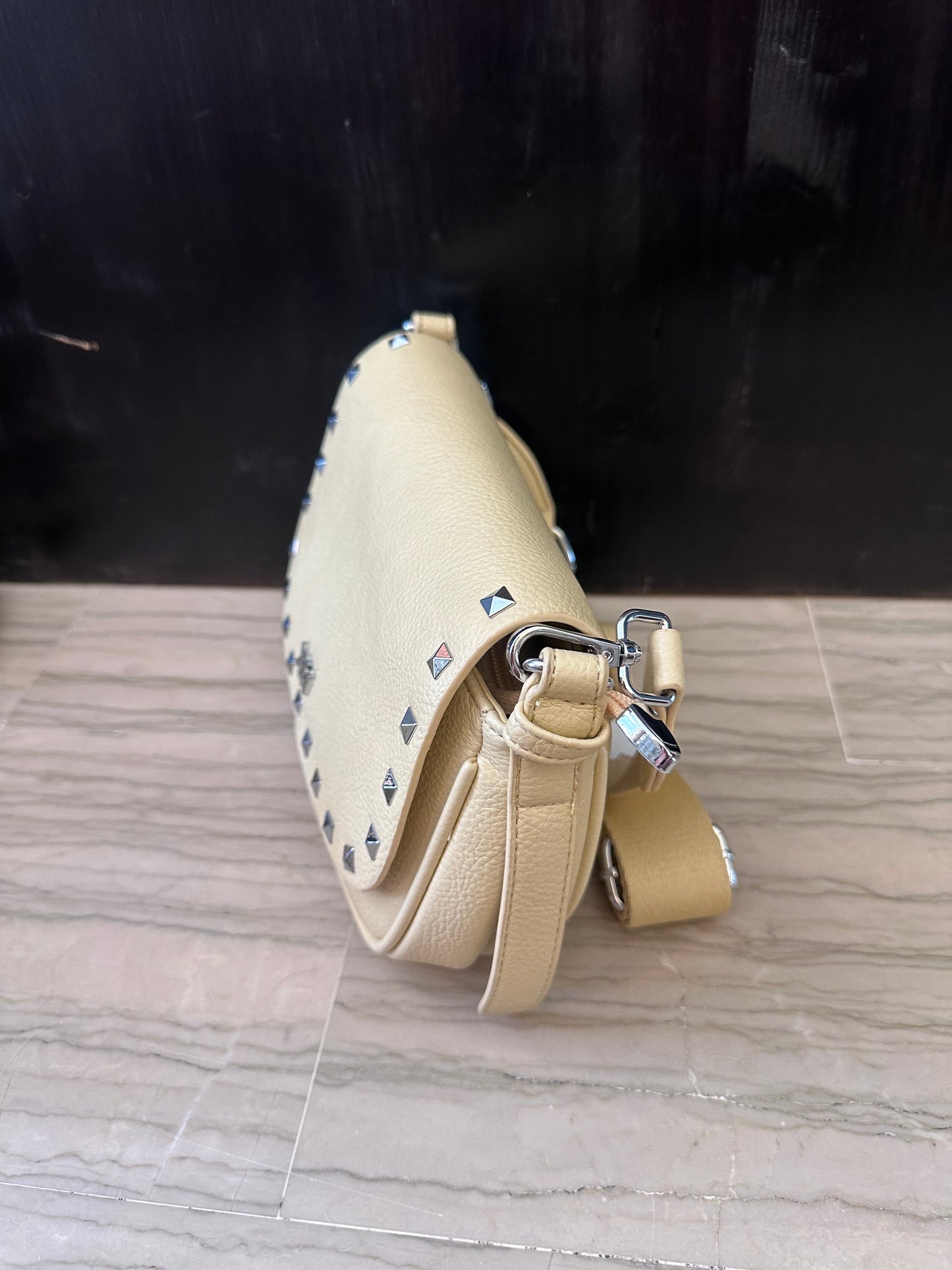Borsa Donna Xti Gialla con Borchie – A Spalla e Tracolla