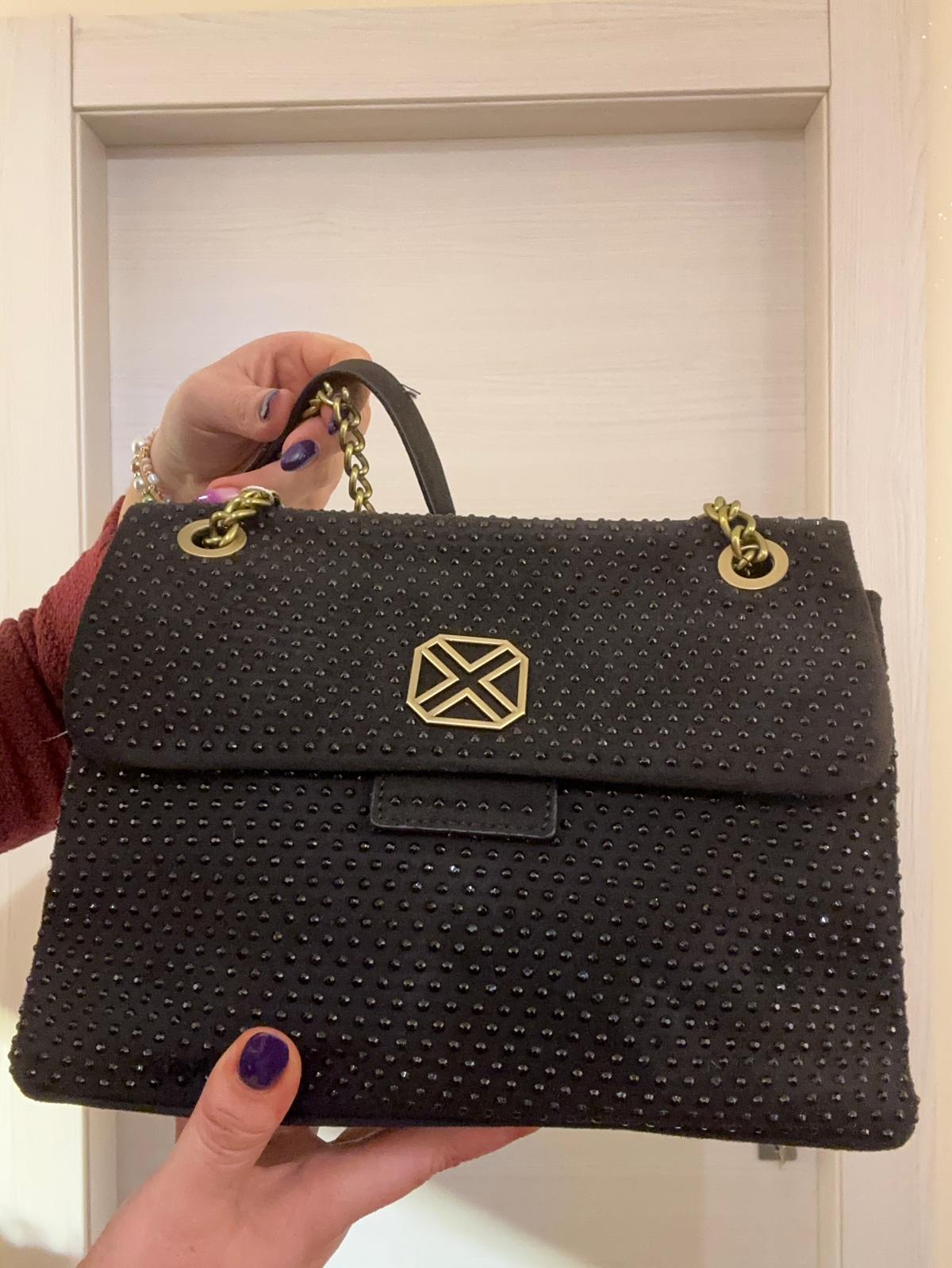 BORSA XTI A TRACOLLA O SPALLA NERA CON STRASS E CATENA ORO