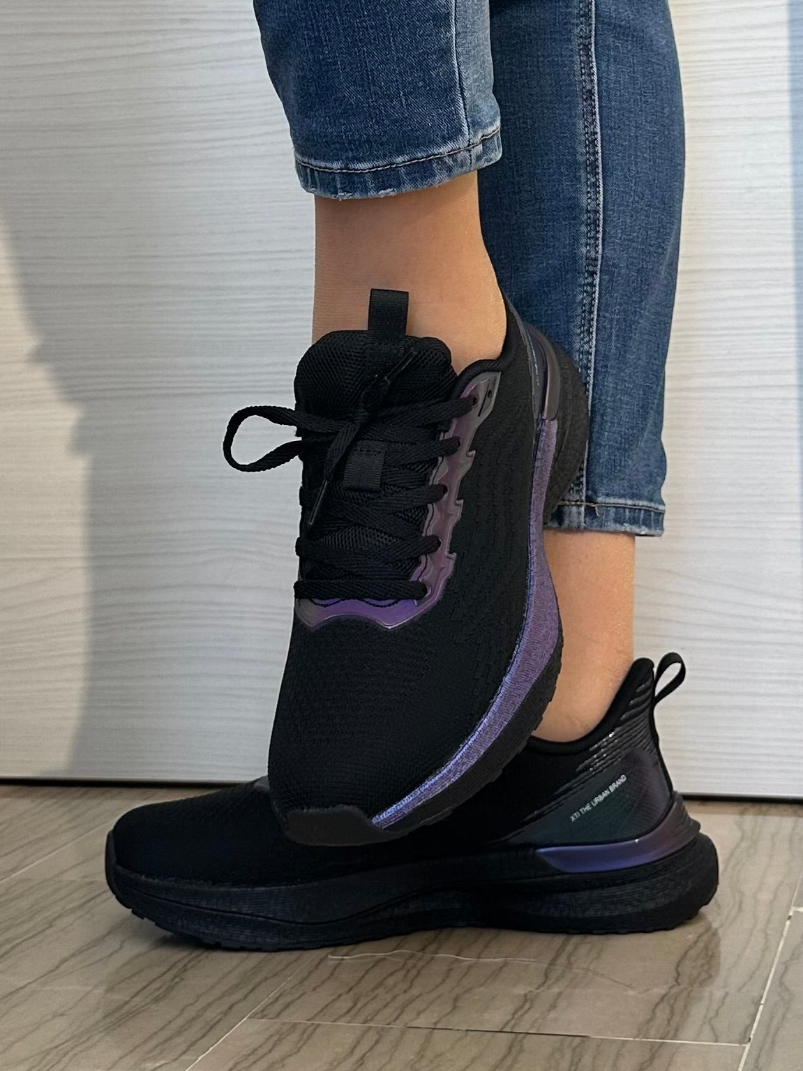 SNEAKER XTI NERA E VIOLA