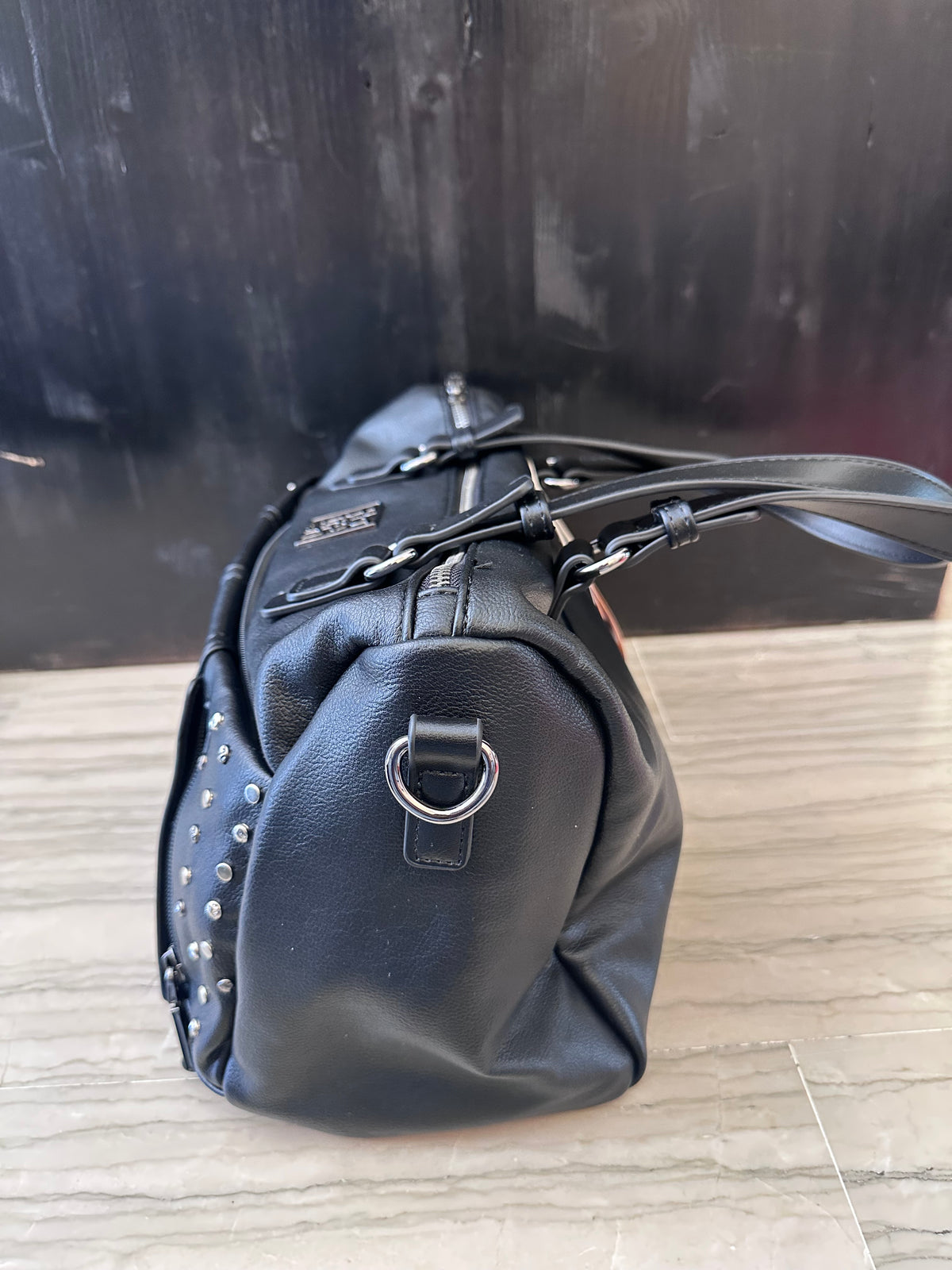 Borsa Donna Refresh – Nera con borchie decorative