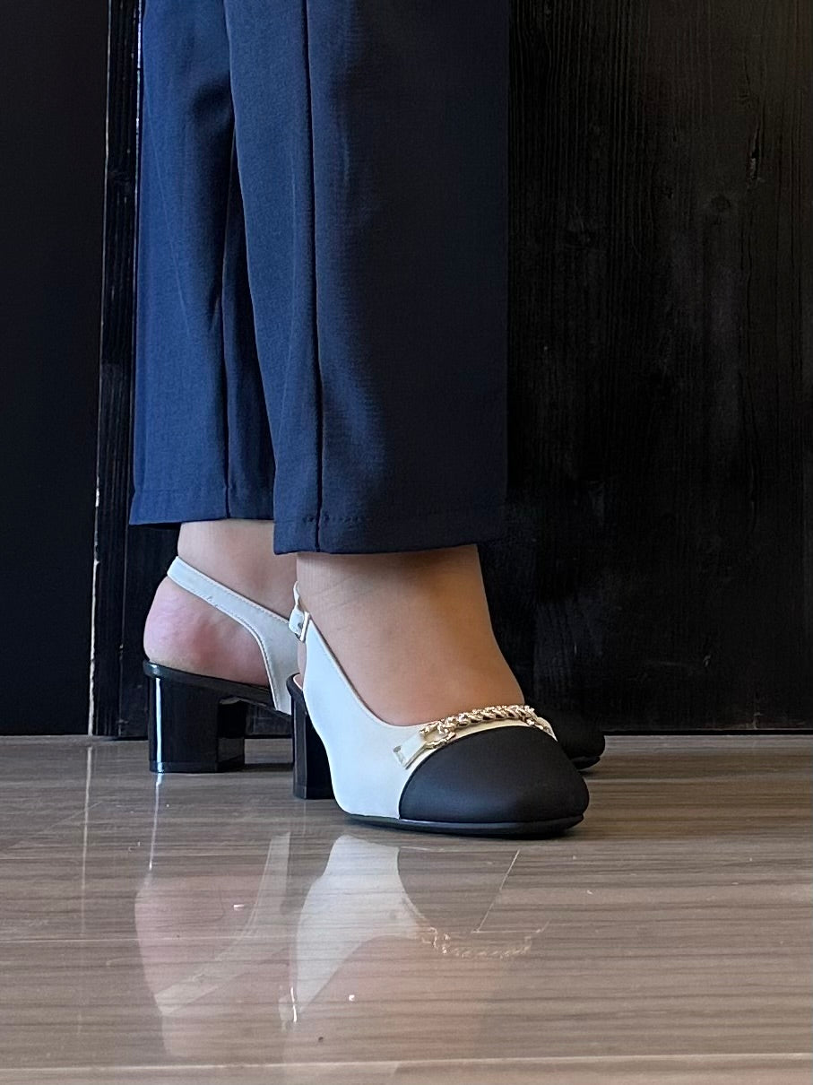 Décolleté Slingback Donna Soft Space Bicolore Beige e Nero con Catena Gioiello