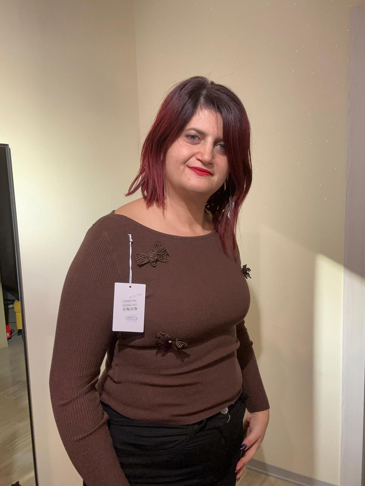 TOP DONNA VISCOSA MARRONE CON FARFALLE