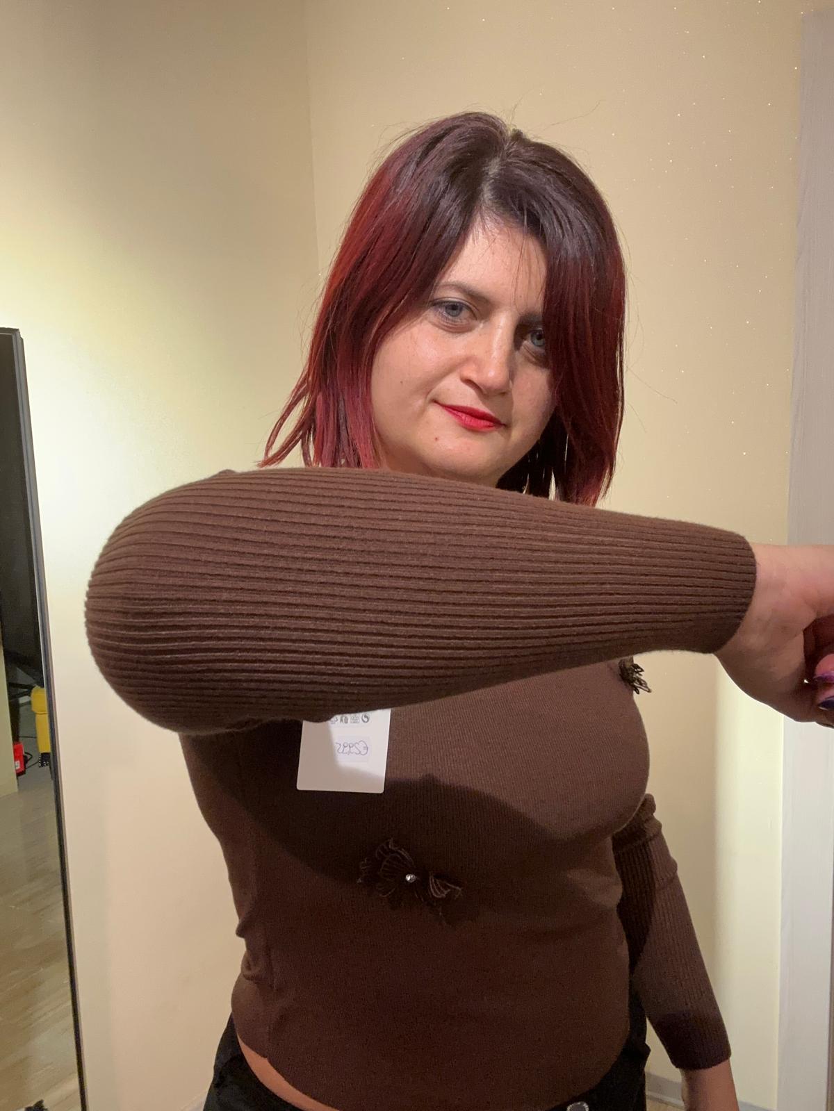 TOP DONNA VISCOSA MARRONE CON FARFALLE