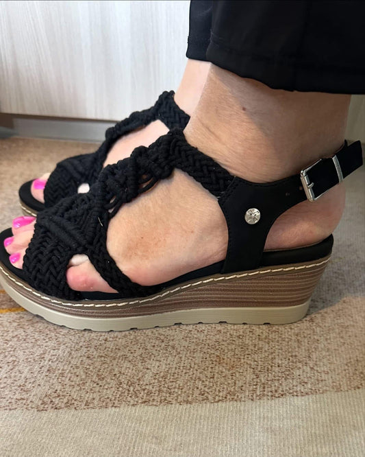 SANDALO XTI DONNA IN RAFIA NERO TACCO MEDIO