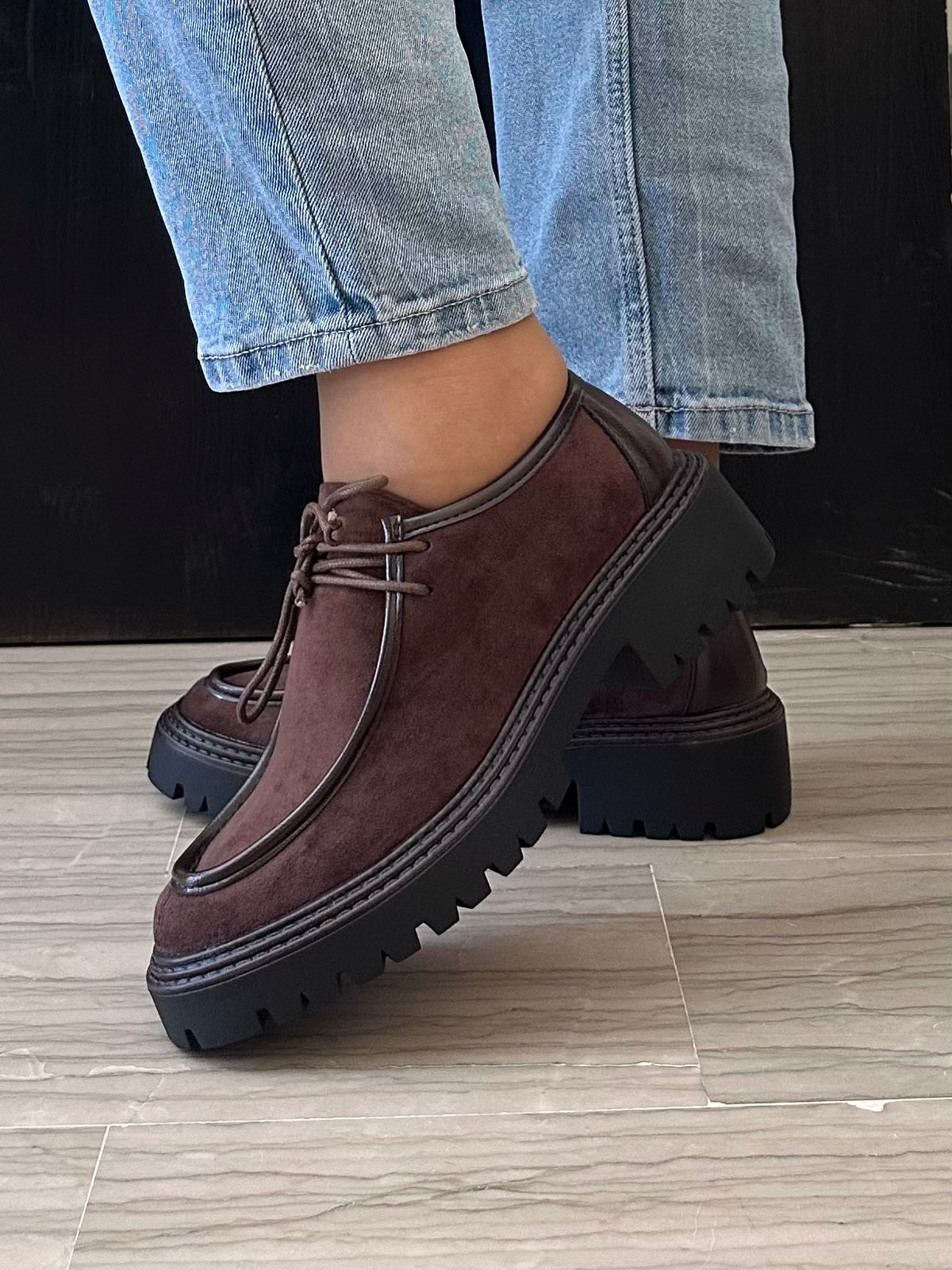 Marina Torres Stringata Donna Derby Marrone in Camoscio con Suola Platform Carrarmato