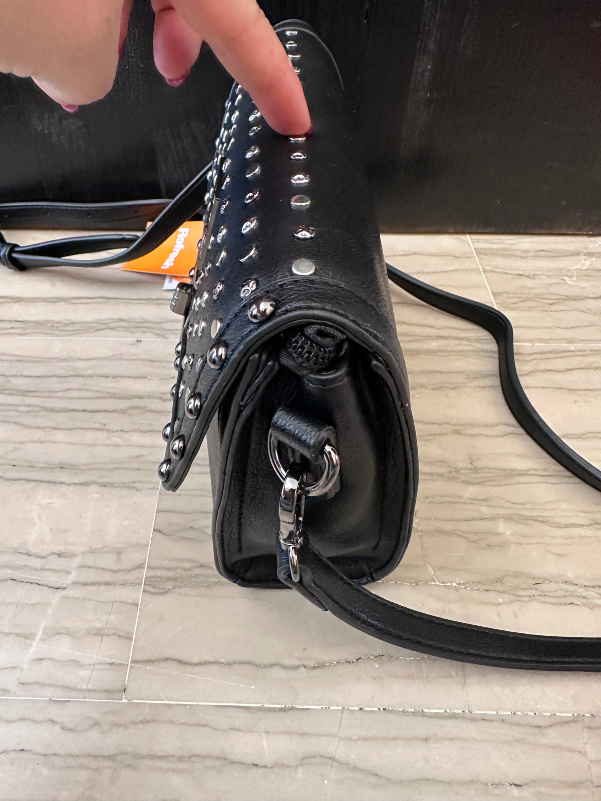 Tracollina Refresh donna – Nera con borchie