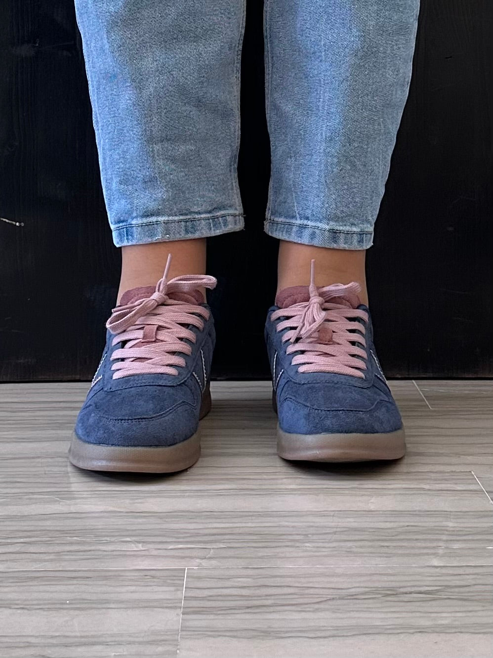 Sneaker donna Refresh blu con dettagli rosa