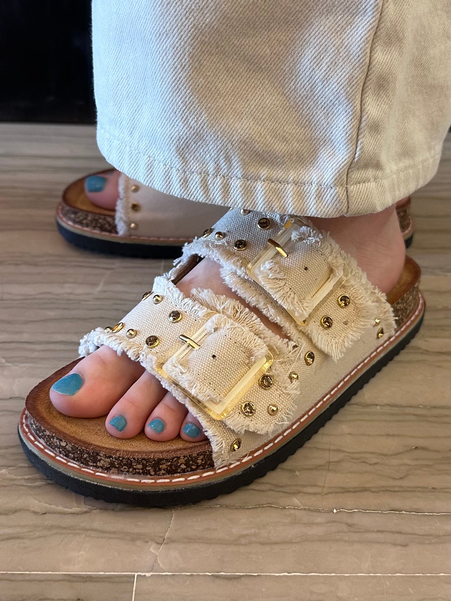 Ciabatta Donna Marina Torres Beige con Borchie e Doppia Fibia
