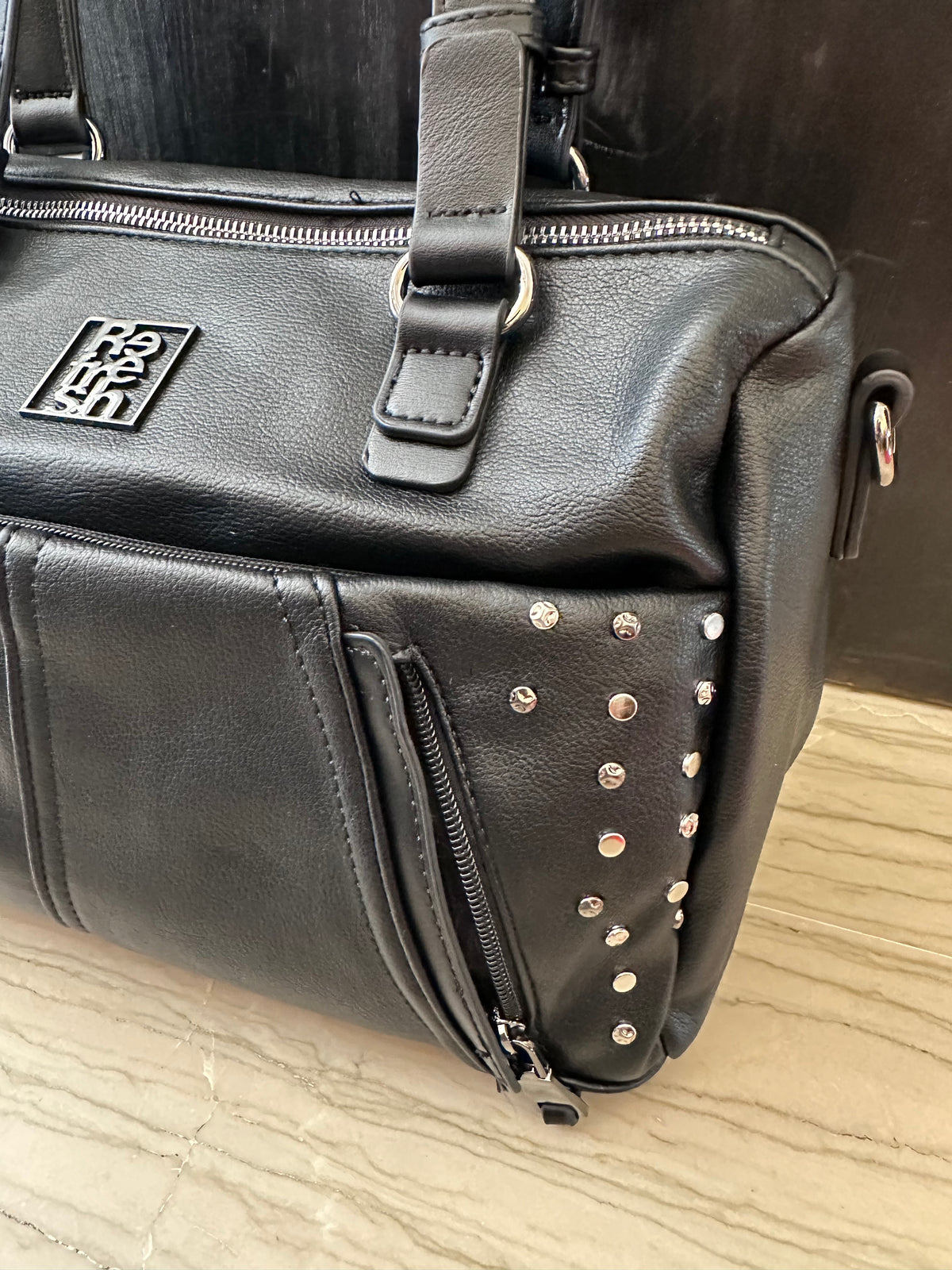 Borsa Donna Refresh – Nera con borchie decorative