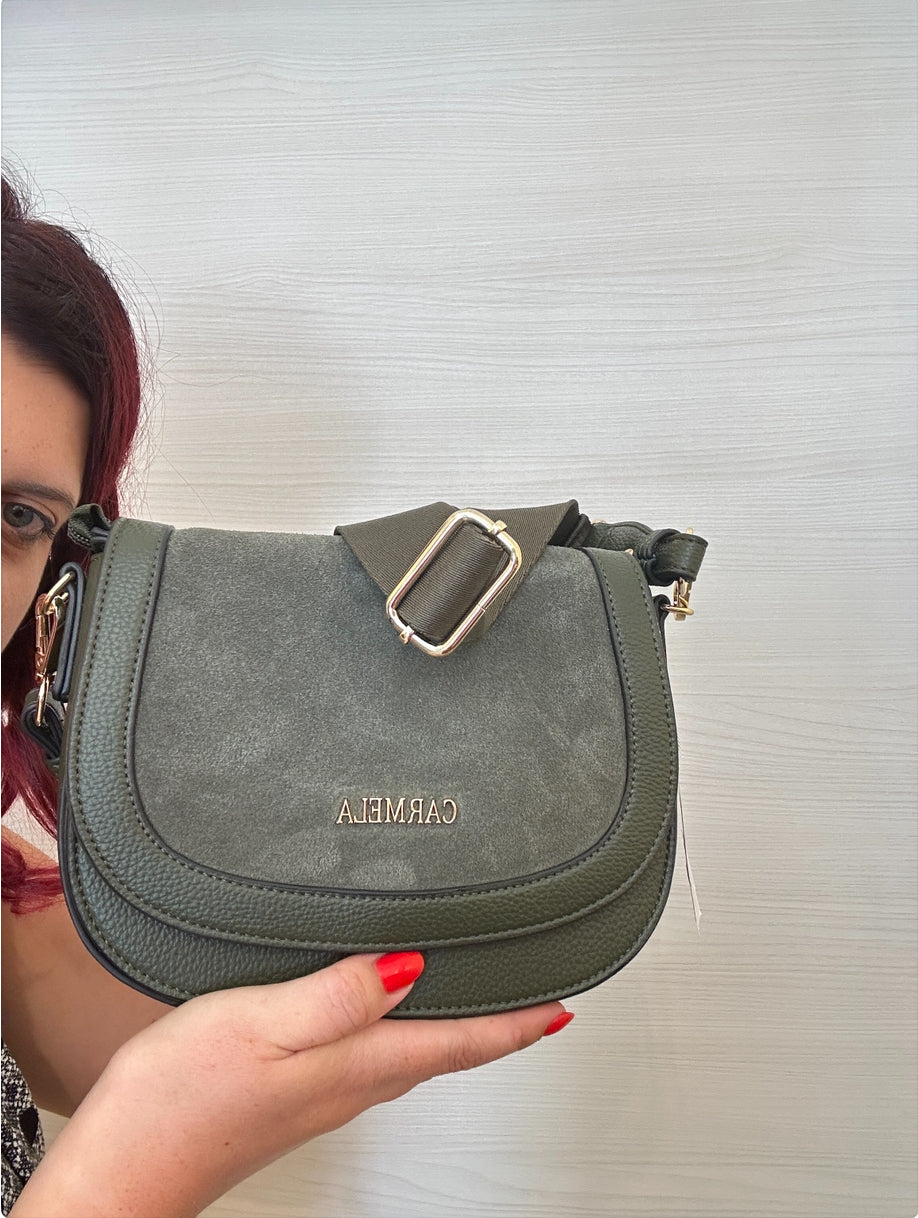 TRACOLLA COMPATTA CARMELA IN PELLE VERDE