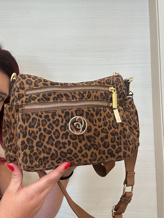 BORSA A TRACOLLA CARMELA IN PELLE ANIMALIER CON 4 ZIP