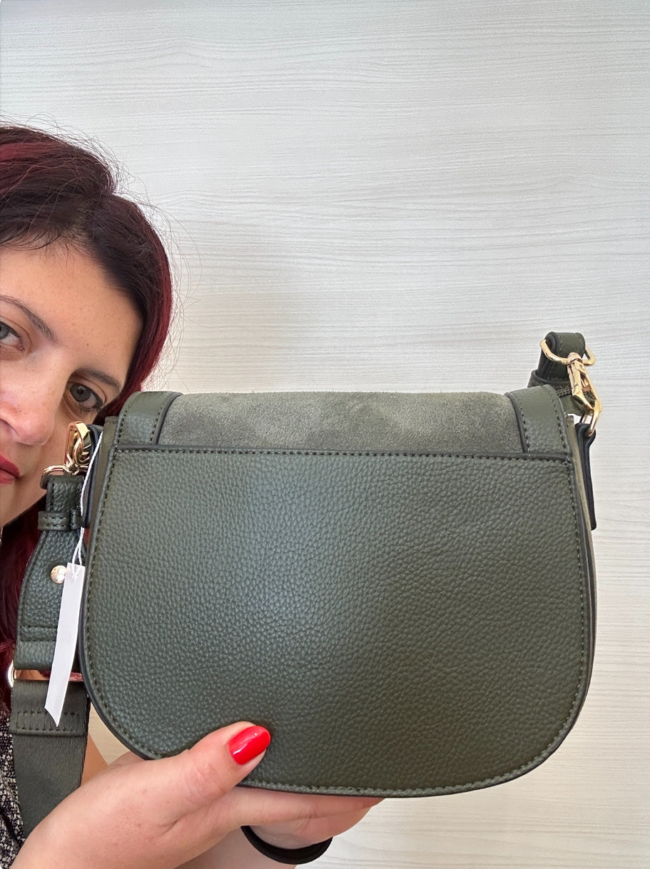 TRACOLLA COMPATTA CARMELA IN PELLE VERDE