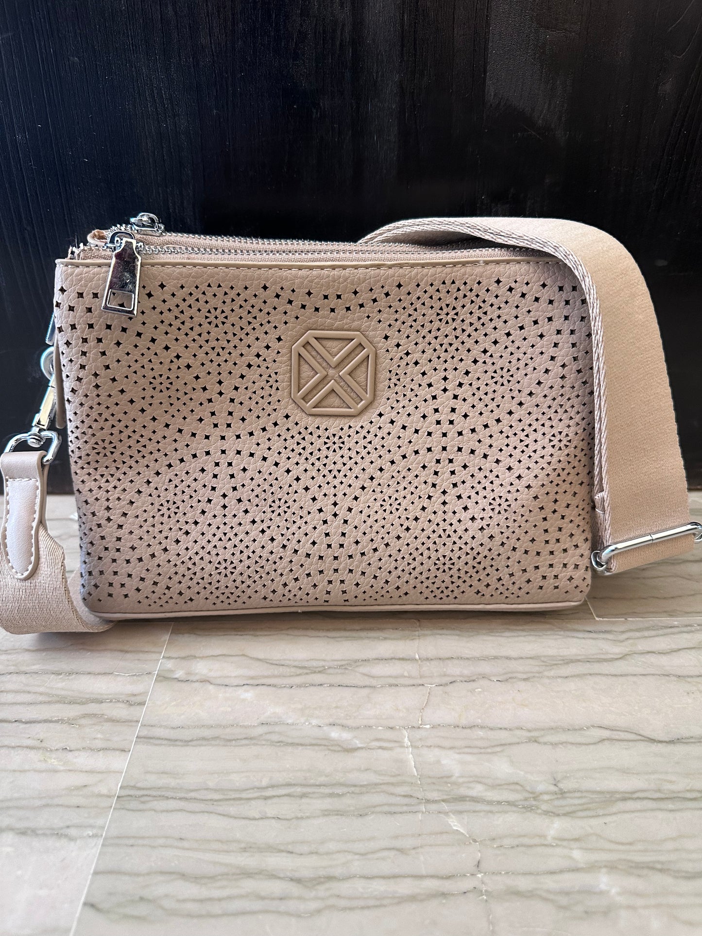 Tracollina Taupe Xti Traforata Multi Scomparto – Borsa Donna Comoda Estate