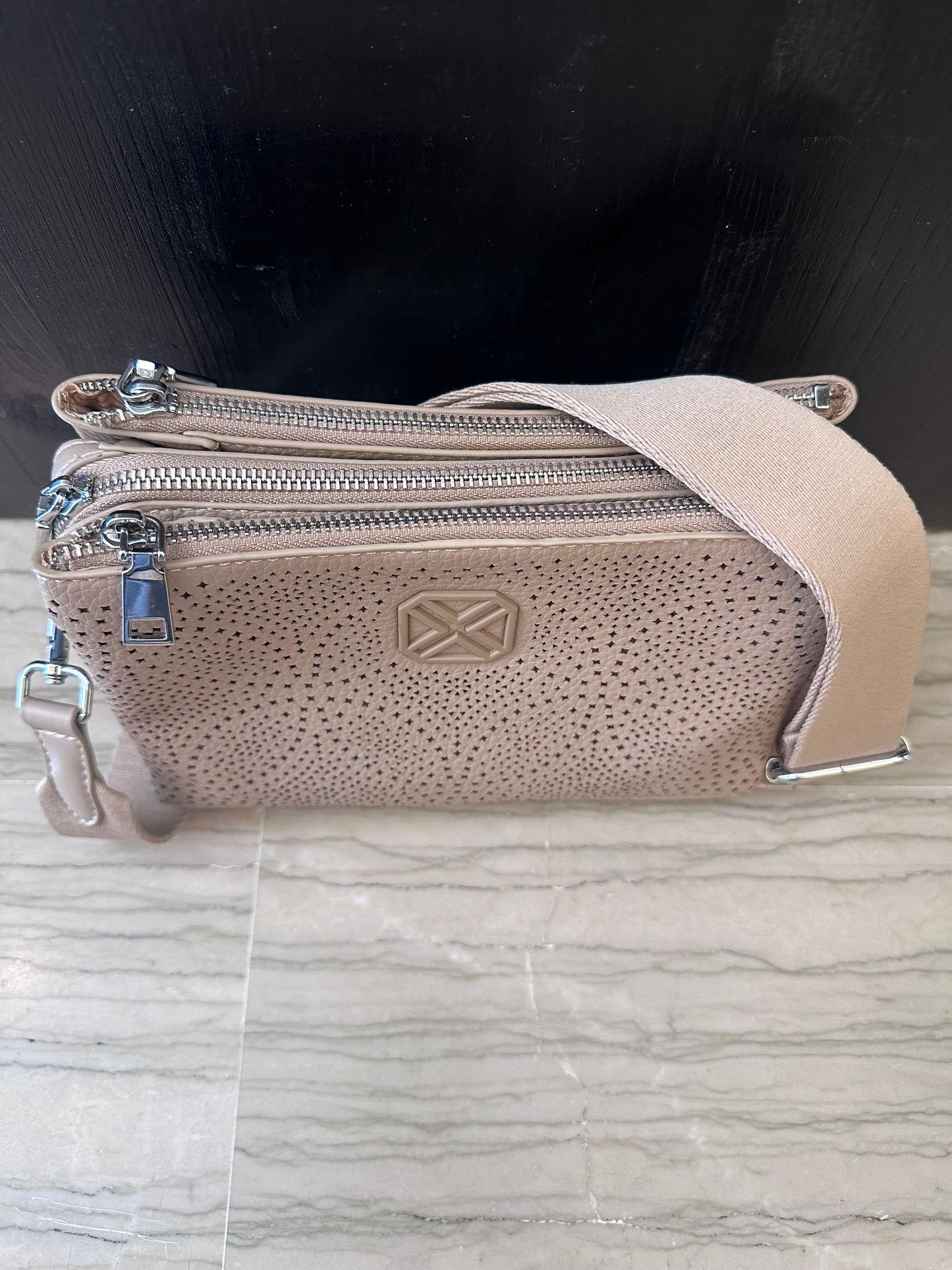 Tracollina Taupe Xti Traforata Multi Scomparto – Borsa Donna Comoda Estate
