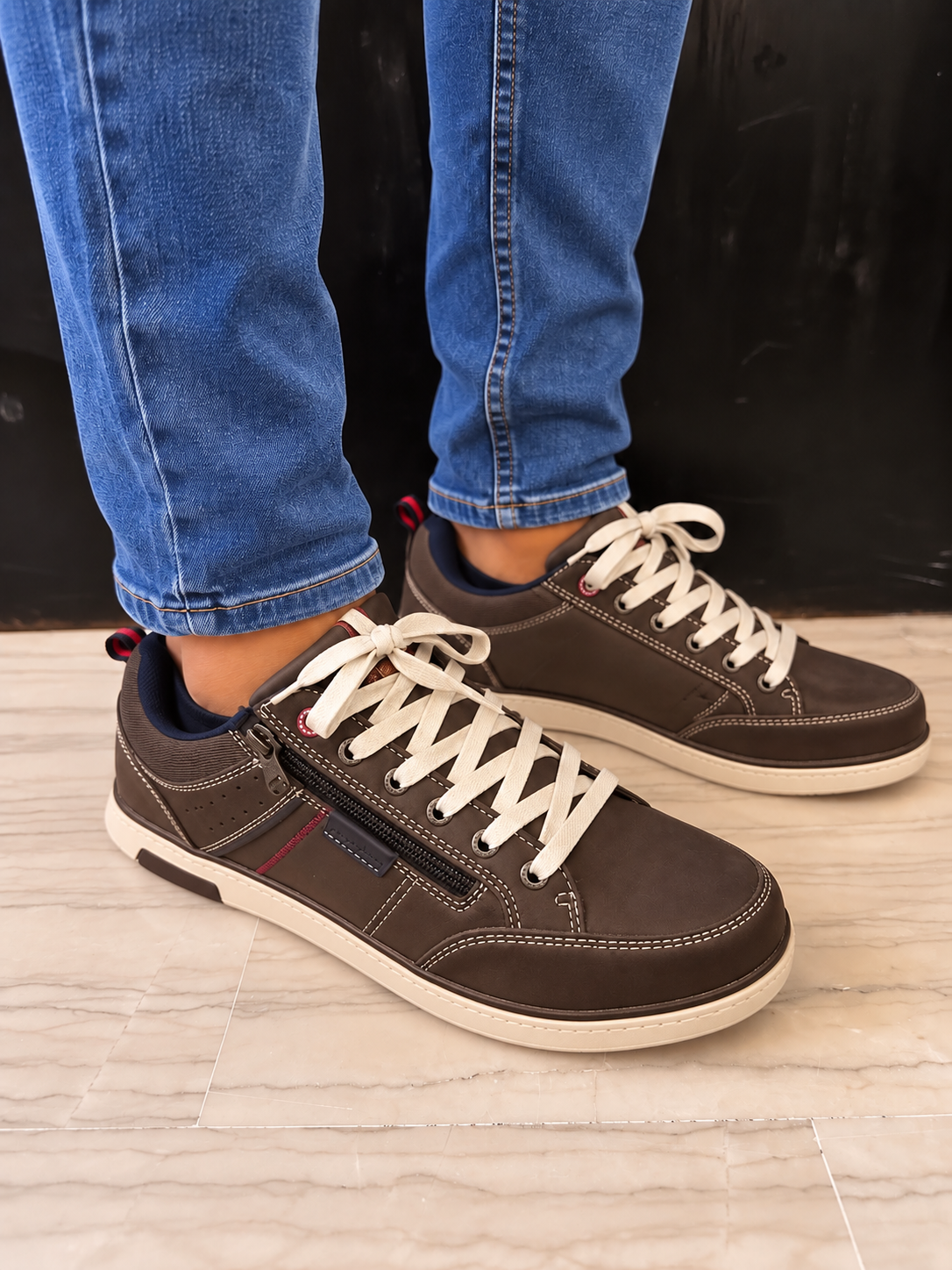 Sneaker Uomo Refresh Marrone con Lacci e Zip Laterale – Casual Sportiva